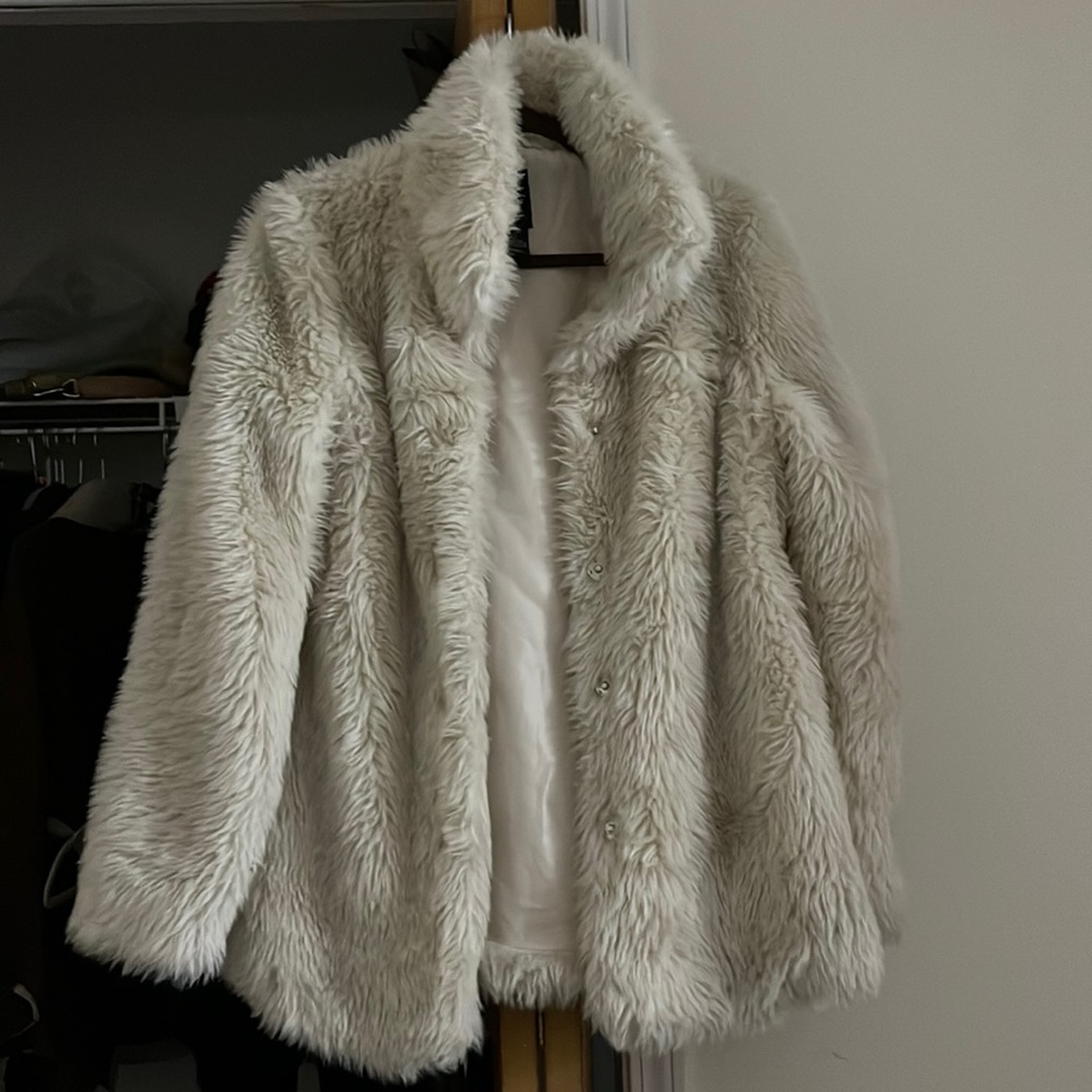 Me Jane Cozy Faux Fur Coat Size M light pink/cream color
